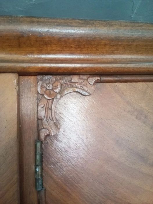 Антикварный коллекционный шкаф для белья начала 60-х годов тг