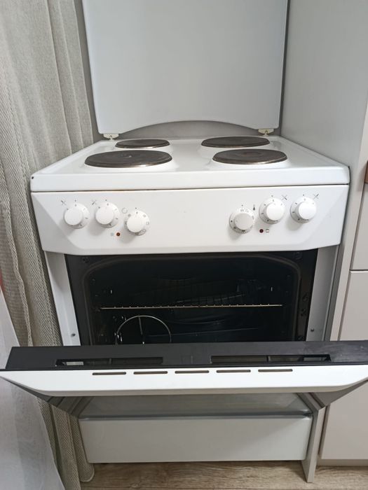 Плита с духовкой