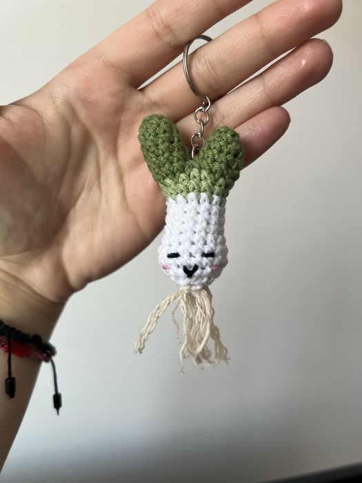 Breloc ceapa verde - cadou handmade amigurumi