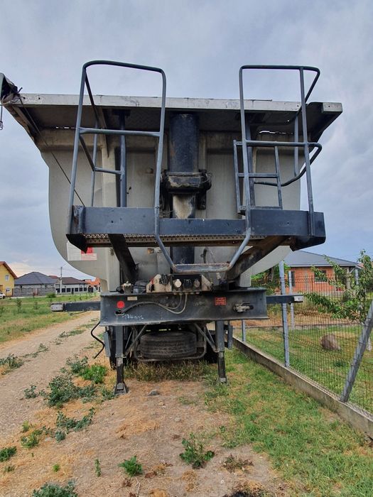 Semiremorca de vânzare