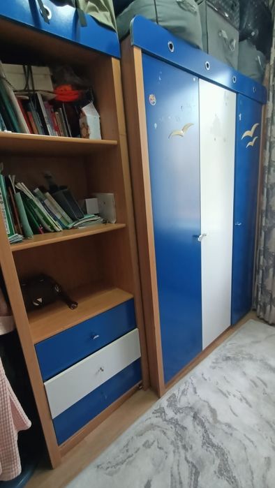 Детская кровать, шкаф