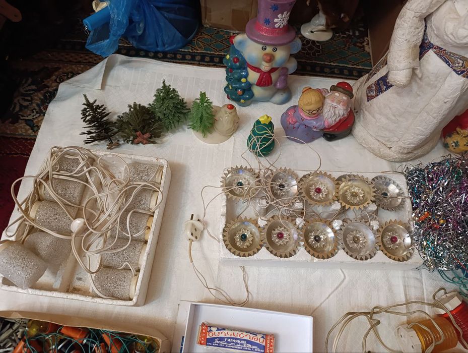 Новогодние гирлянды игрушки звёзды ёлки дед морозы снегурочки