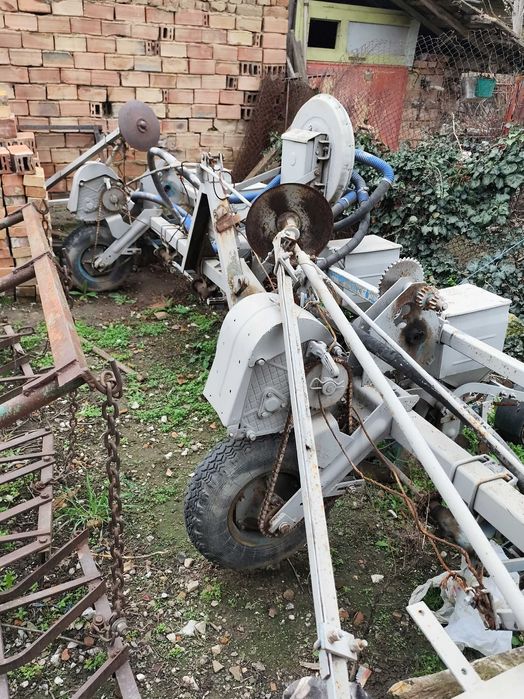 Сеялка за пролетници и торачка