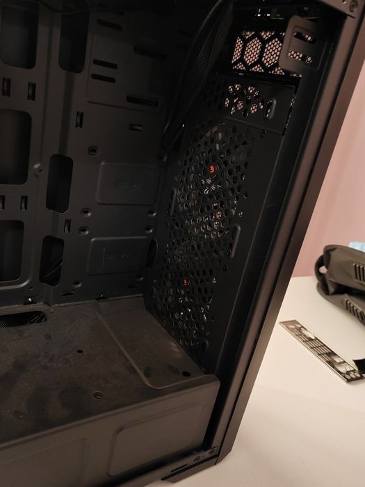 Продам корпус cougar