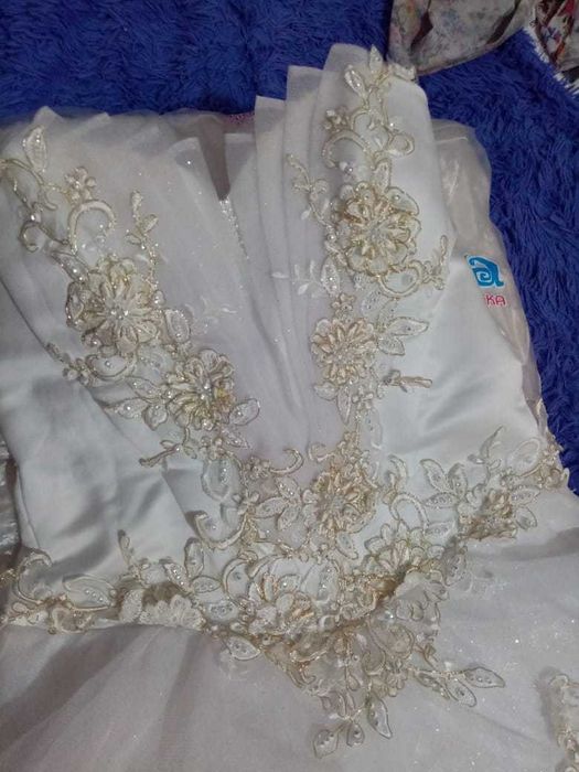 Продам свадебное платье песочное