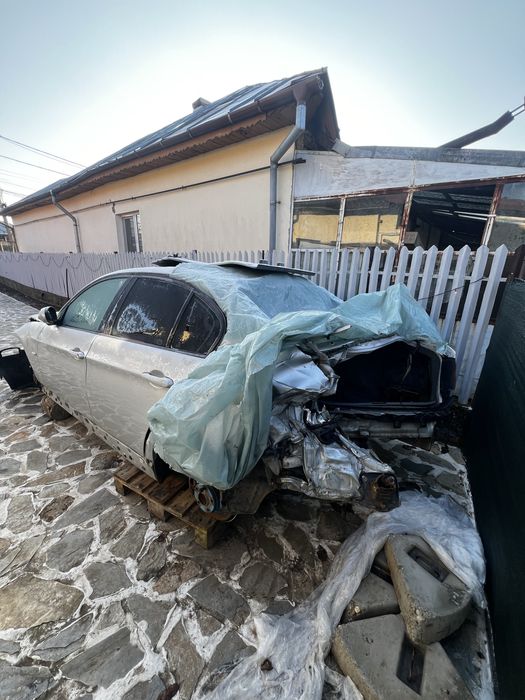 Dezmembre BMW 320d e90