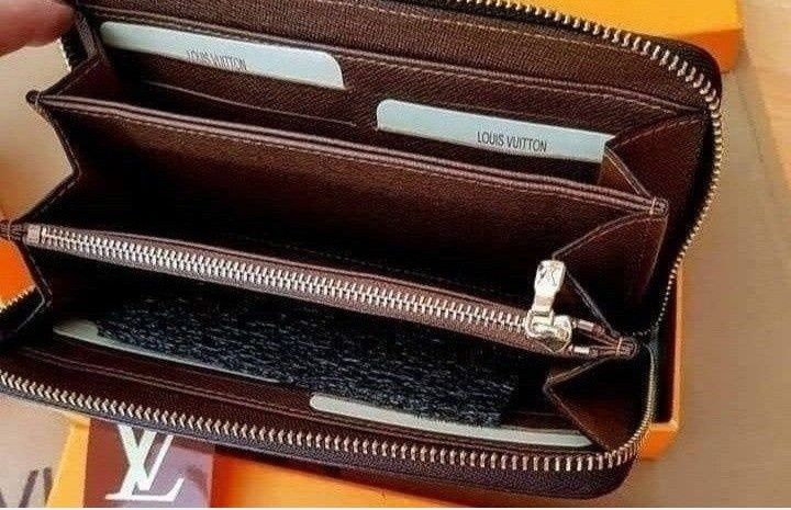 Geanta tip coșuleț  Lv+portofel, new collection, super calitate, Italia, saculet, etichetă
