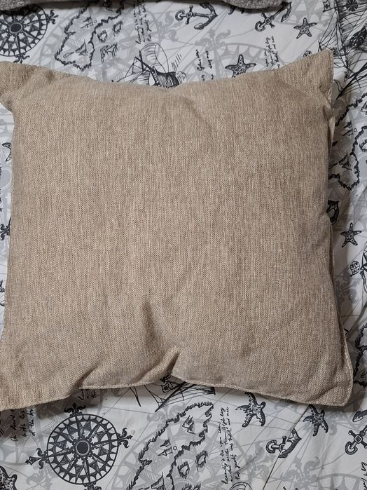 продам диванные подушки б/у г42х42