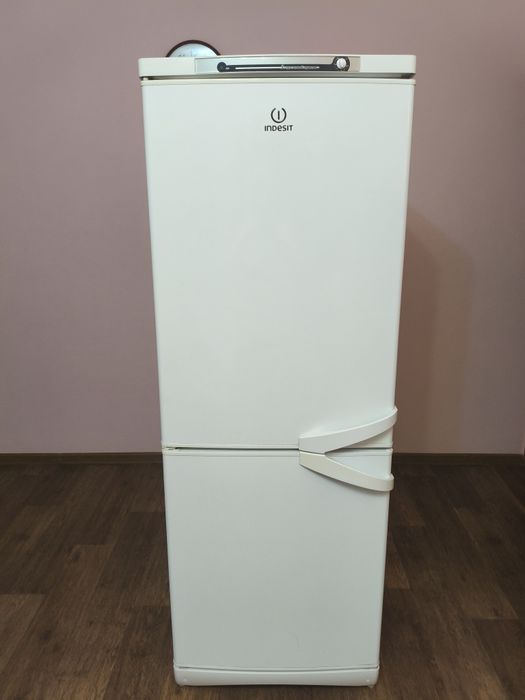 Холодильник Indesit