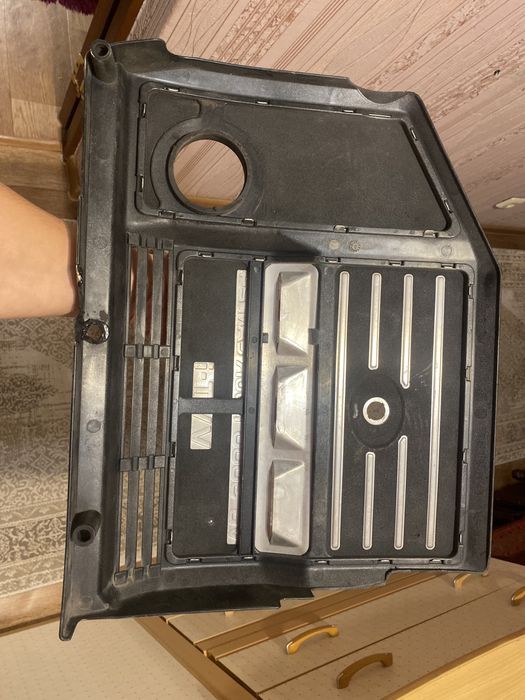 Декоративная крышка двигателья