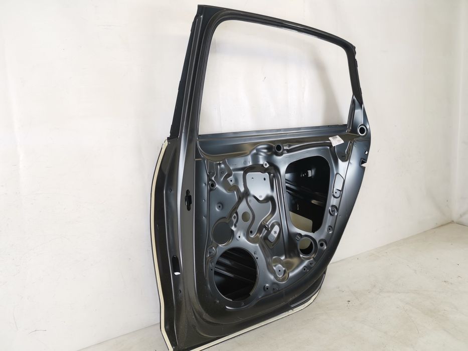 Ауди А4 / Audi A4 Оригинална задна дясна врата в добро състояние