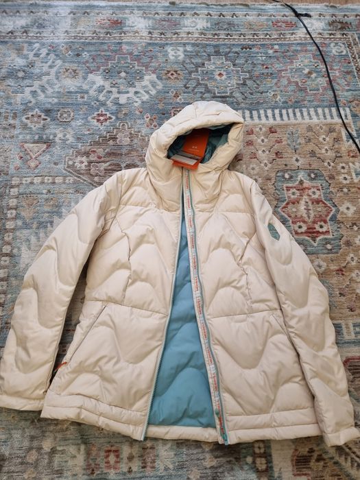 Продам фирменную женскую куртку merrell