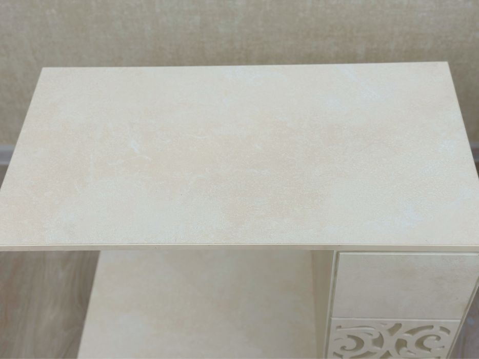 Прикроватный столик