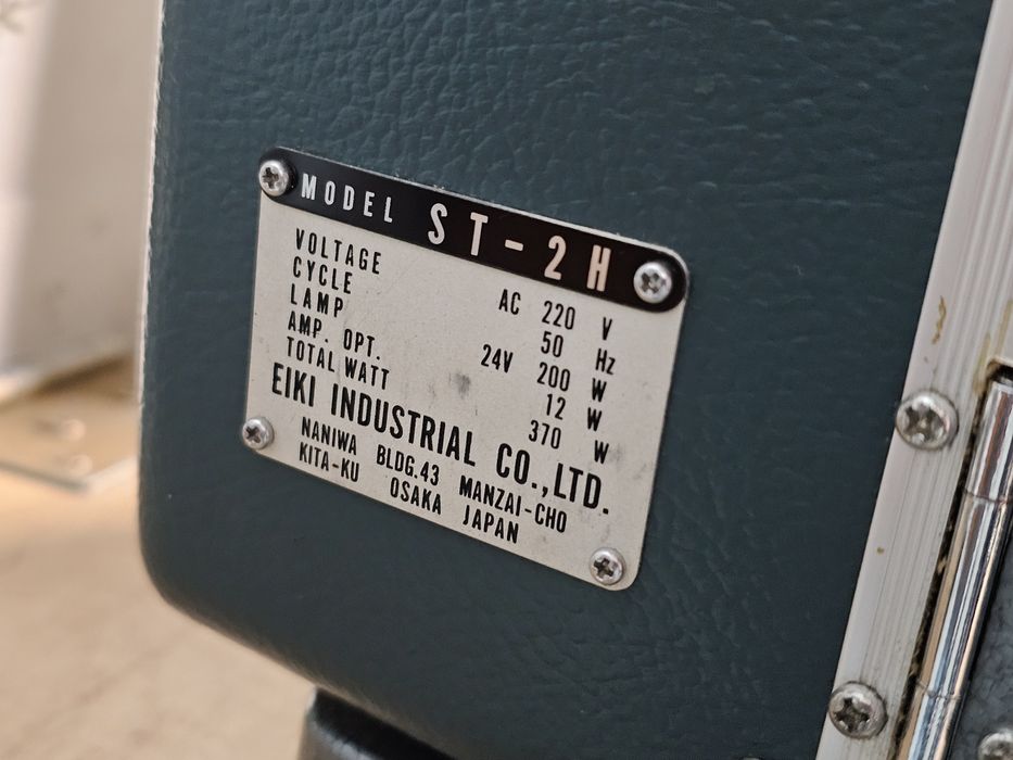 Proiector retro EIKI ST-2H de 16 mm ,sunet ,boxa, de colectie