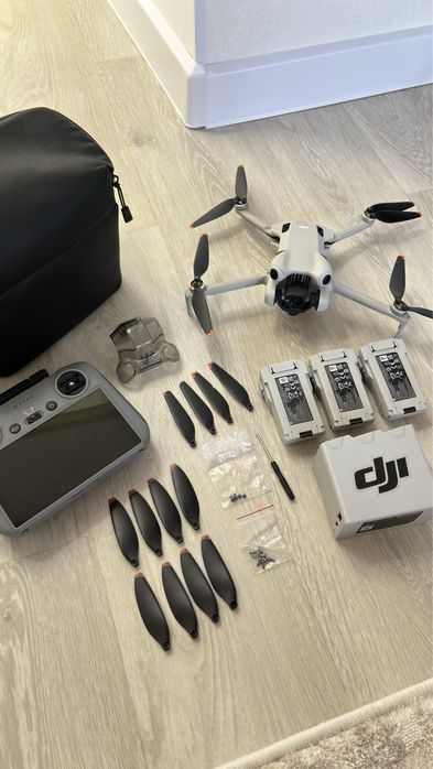 Dji mini 4 pro fly more combo plus RC2