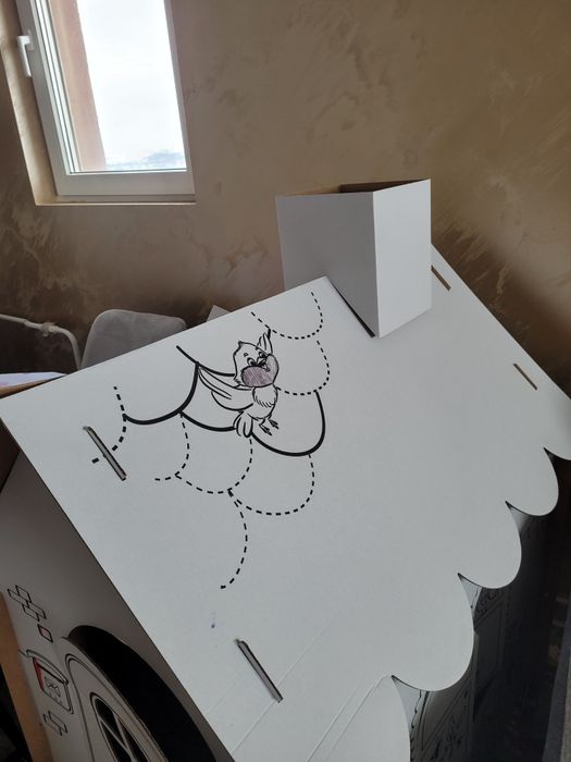 картонена детска къща за оцветяване