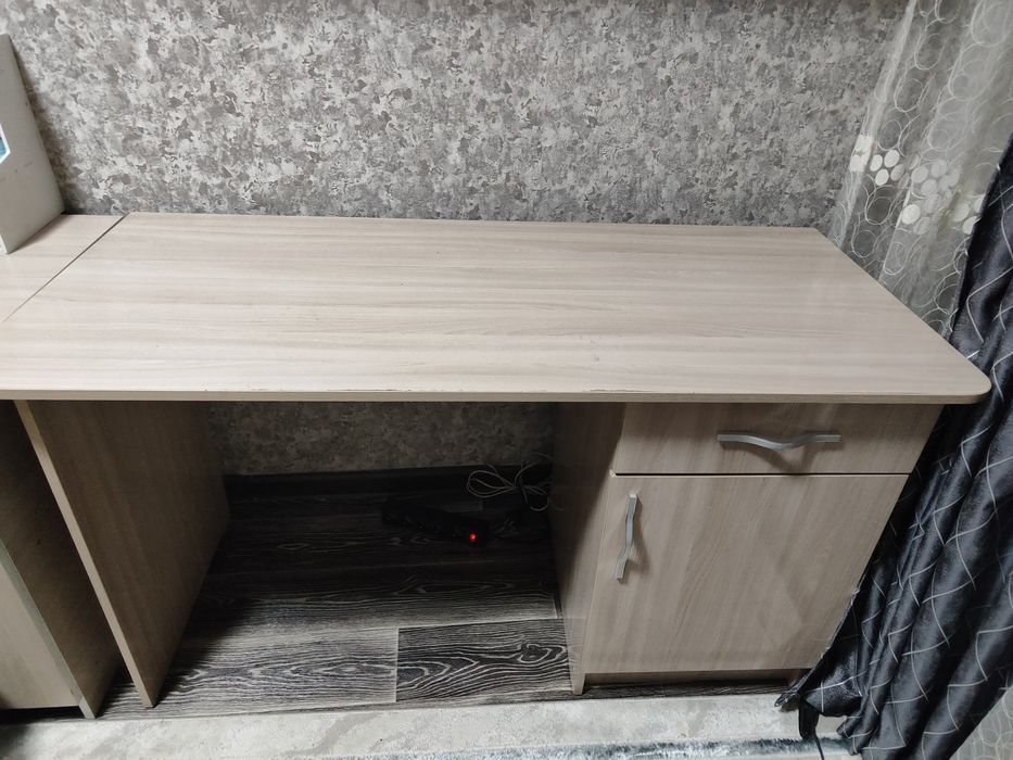 Стол письменный детский + полка