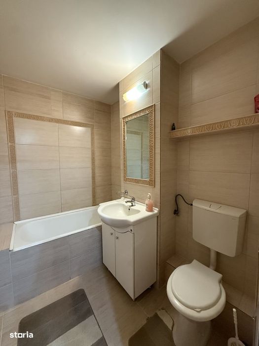 Apartament cu 3 camere, decomandat, 65 mp utili, etaj 4 cu acoperis -