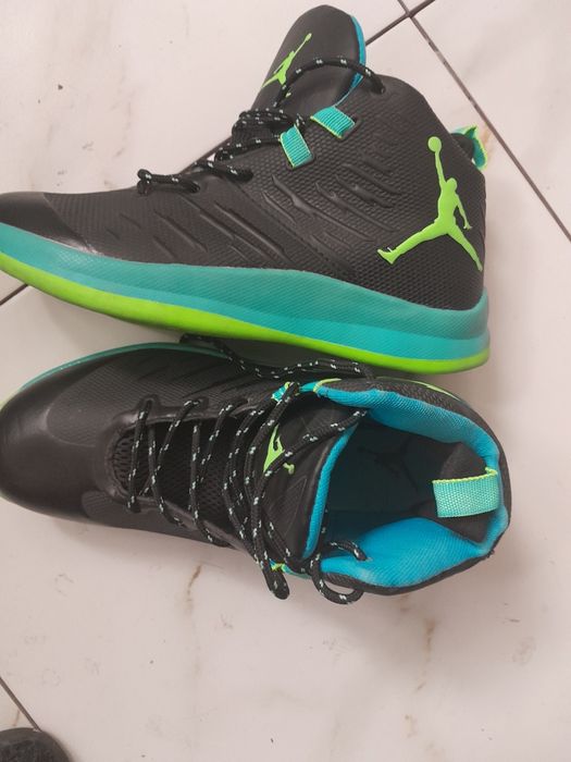 Баскетбольные крассовки размер 40