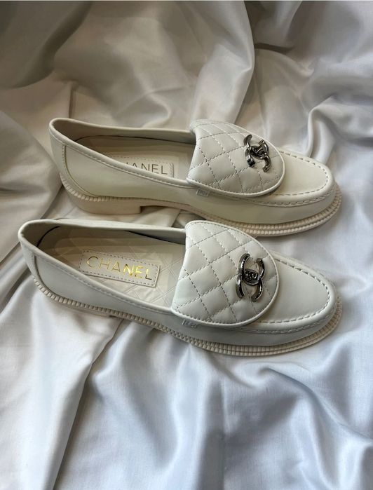 Бели кожени мокасини c*h*a*n*e*l
