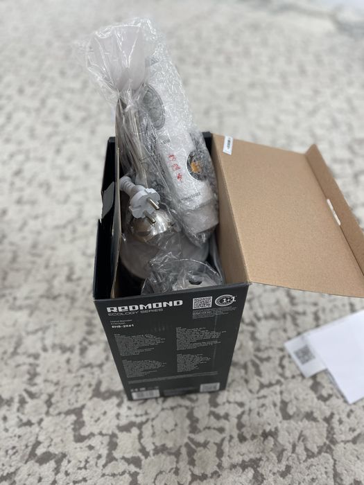 Ручной блендер Redmond RHB-2941