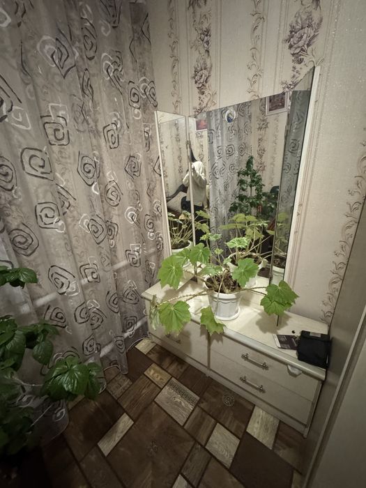 Продам шкаф и зеркало