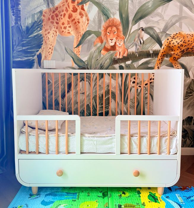 Patut de bebe Ikea reglabil (saltea si lenjerii incluse)