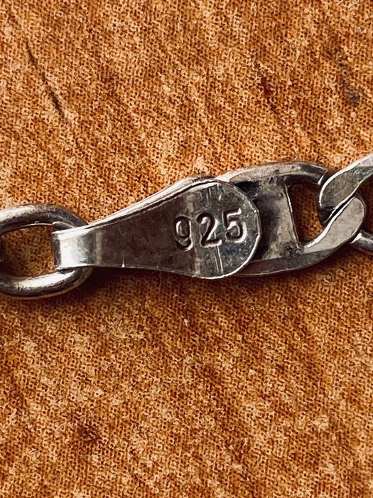 Продам серебряную цепочку.