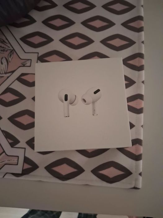 Căști Apple AirPods Pro 1 (cu carcasă de încărcare MagSafe) - Pachet complet + husă cadou
