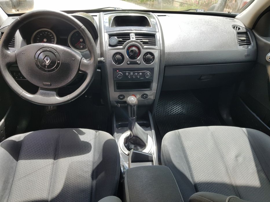 Vand Renaul Megan Motor 1.5 consum de 5.4 An 2004 Acte valabile fiscal pe loc Mașină funcționează perfect