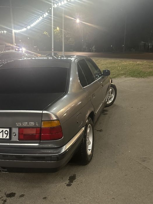 Продам БМВ 2.5 автомат