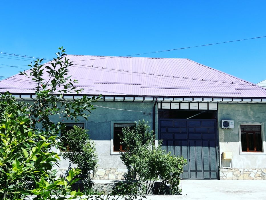 Навоий шахар Умид кургонида пишган гиштдан курилган ховли сотилади