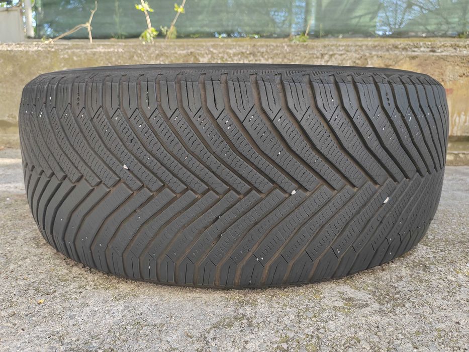 235/55/17 1бр.Michelin Зимна гума DOT 2324