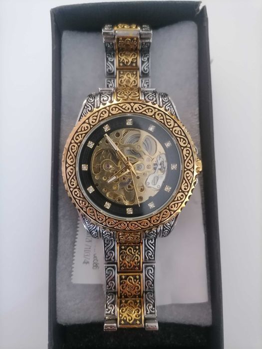 Ръчен часовник чисто нов