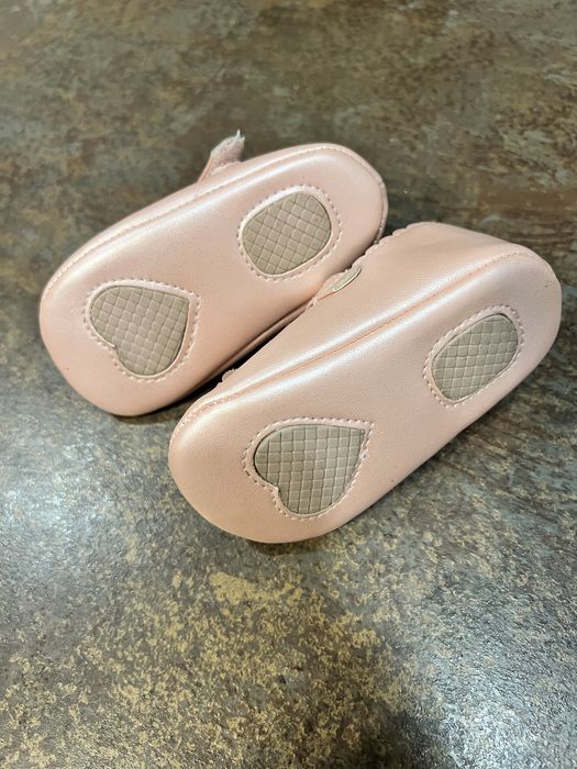 Vand incaltari bebe aproape noi