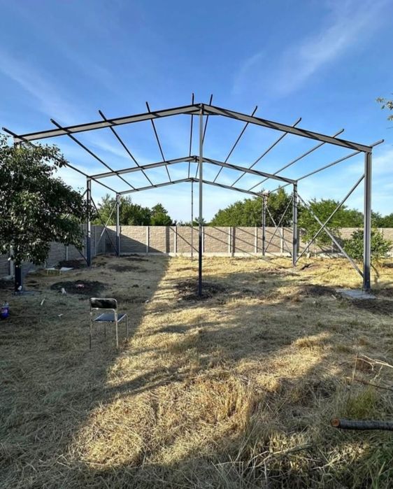 vând structură metalică 12 deschiderea 25 lungime 4 m la stâlp din pro