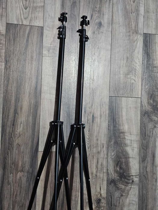 Set complet VIVE Pro 2 (ochelari VR) + tripod pentru statii (2 buc)