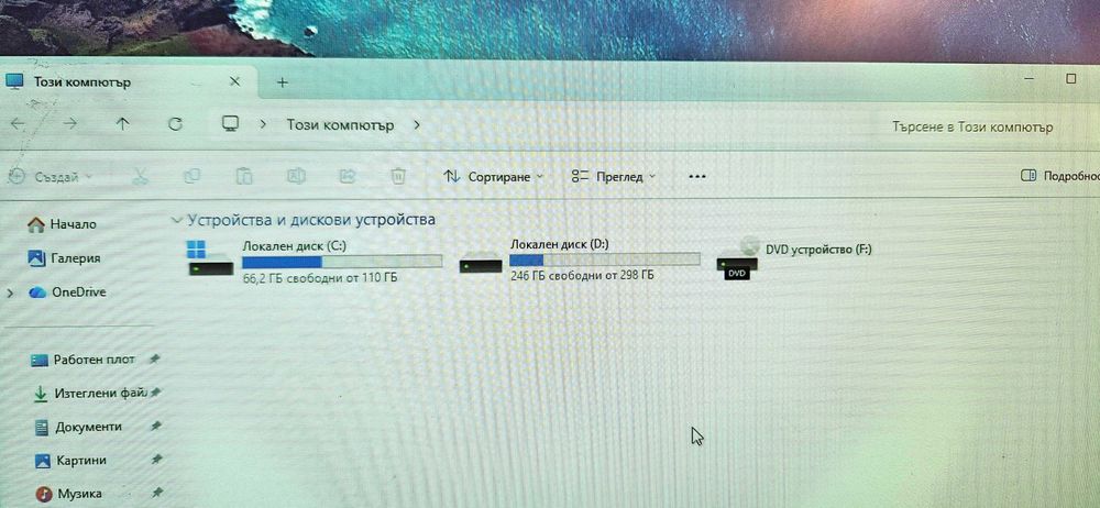 Компютър LENOVO с монитор LENOVO и клавиатура