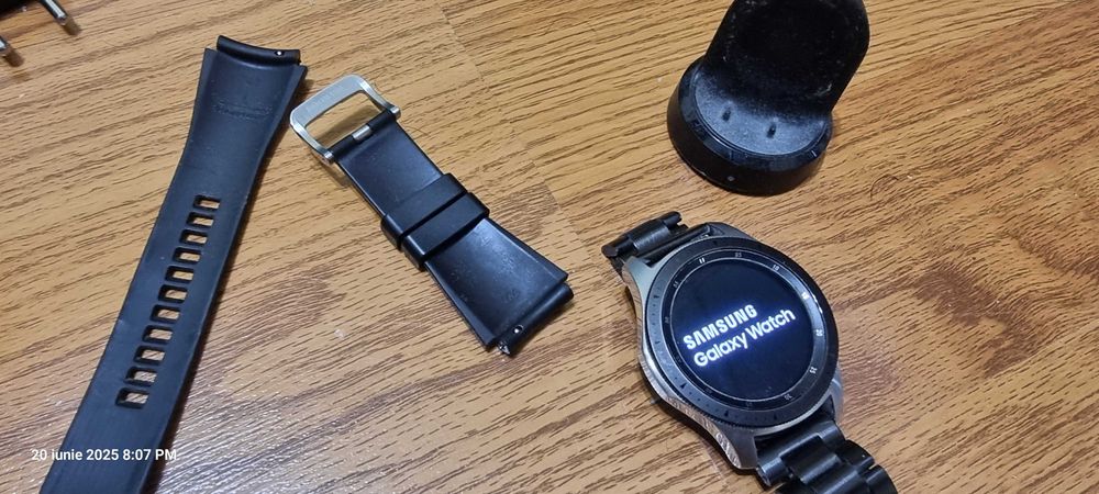 Samsung Galaxy Watch 46mm Silver Bluetooth + cutie + încărcător