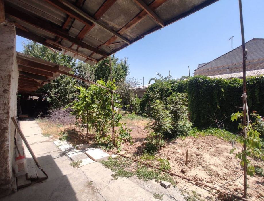 Nazarbek uy uchastka hovli sotiladi