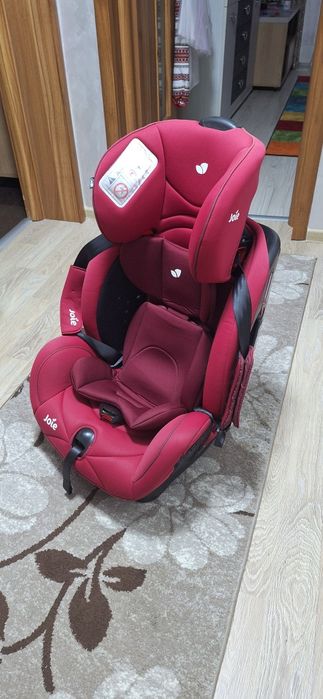 Scaun auto ,copii Joie cu sistem isofix