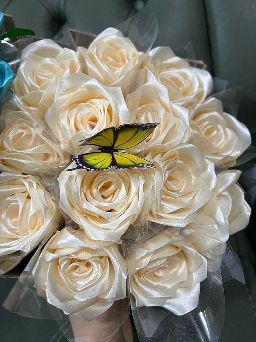 Розы из атласных лент есть готовые в наличии