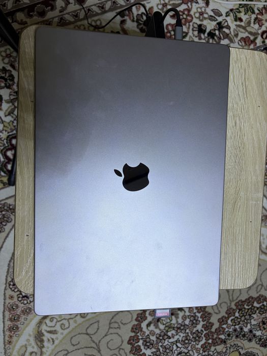 продам ноутбук macbook m1max 64/2 террабайт