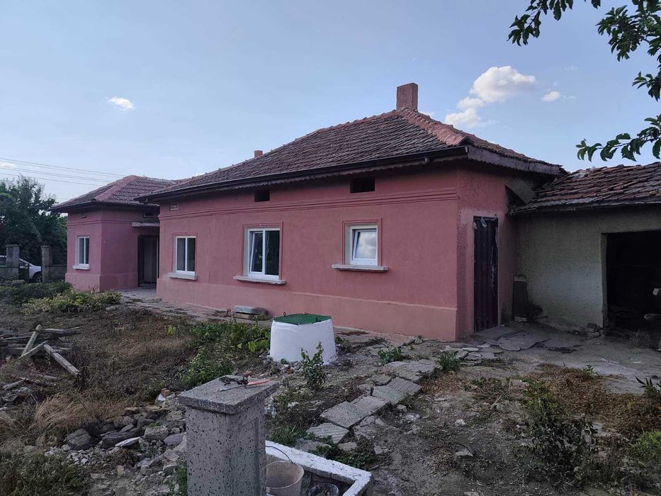 Реновирана къща в Дъбовик