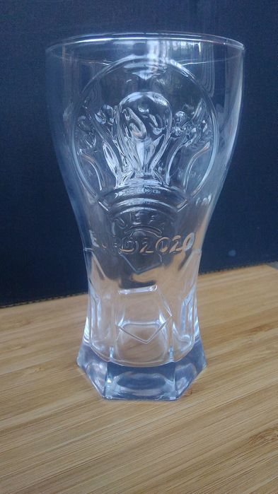 Чаши на кока-кола