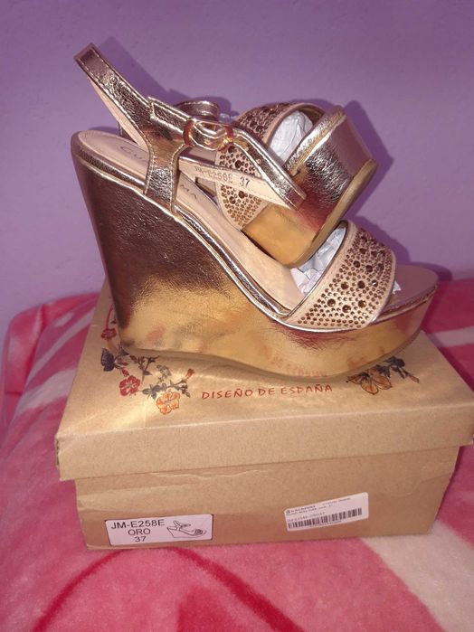 Официални дамски обувки на платформа