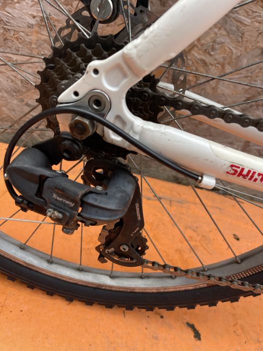 Bicicleta apollo evade frane pe disc roti 26” cadru aluminiu