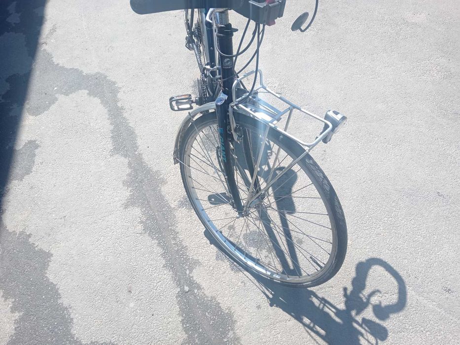 Vând BICICLETA GIANT roți 28