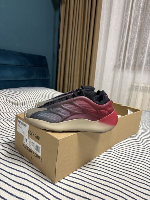 Обувки Yezzy 700