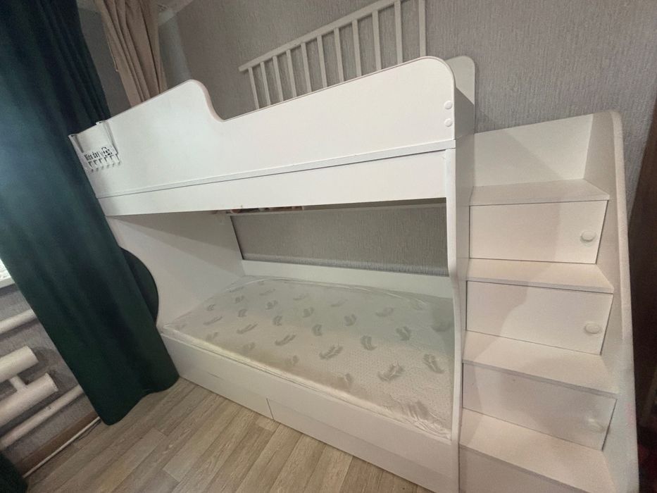 Продам двухъярусную кровать